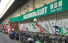 MGM綾瀬西口店の外観