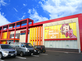 ホームラン菰野店の外観